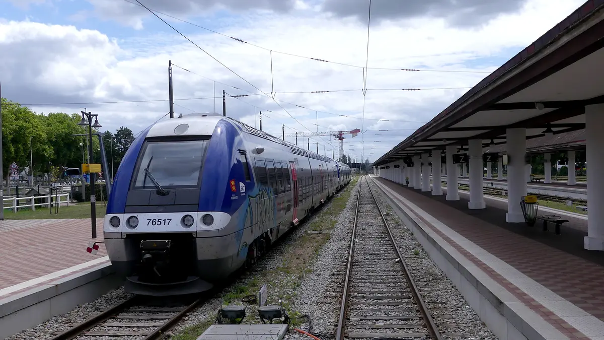 SNCF Class X 76500 regional train at Trouville-Deauville stationTitle: SNCF X 76500 at Trouville-Deauville