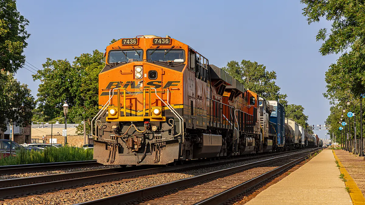 BNSF locomotive 7436 leads a freight train through Riverside, Illinois