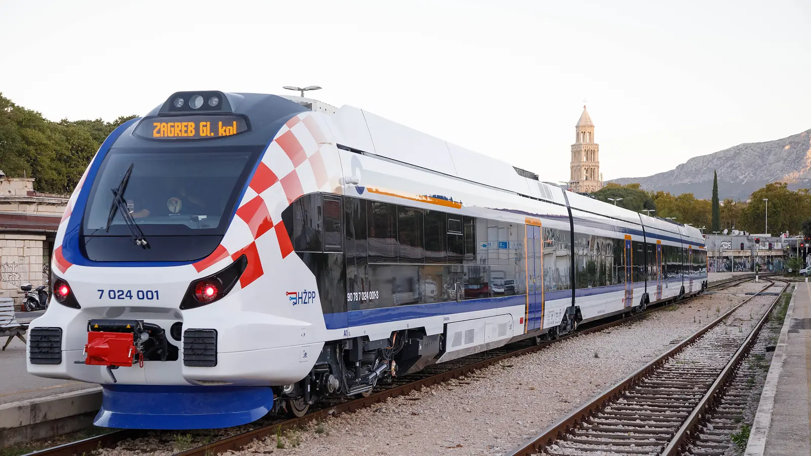 Zagreb–Split hybrid train standing at Split station