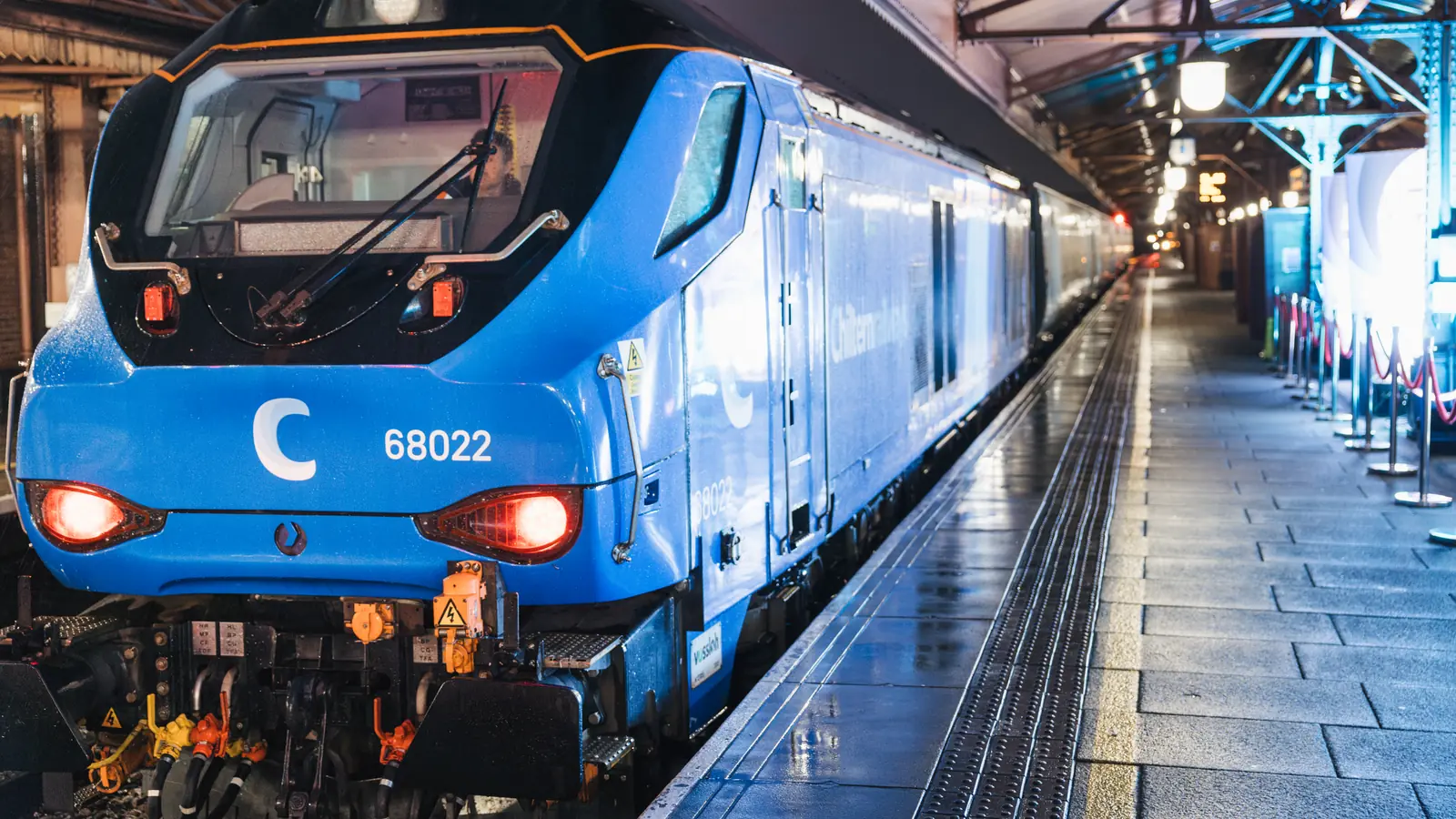 Chiltern Explorer locomotive 68022 and train at Birmingham Moor Street