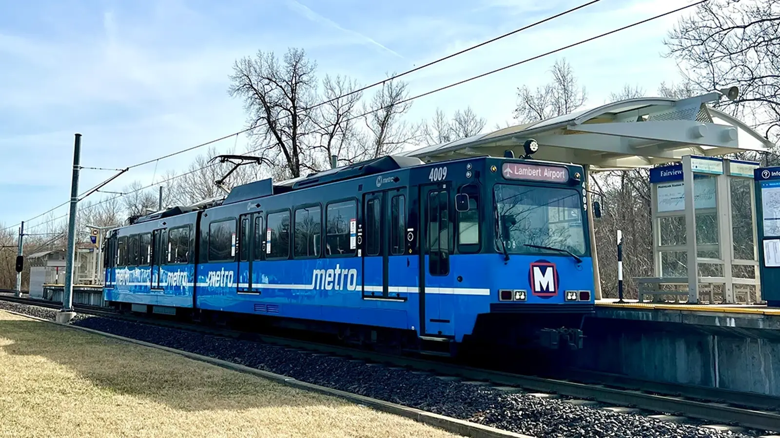 Single-car MetroLink train at Fairview Heights station