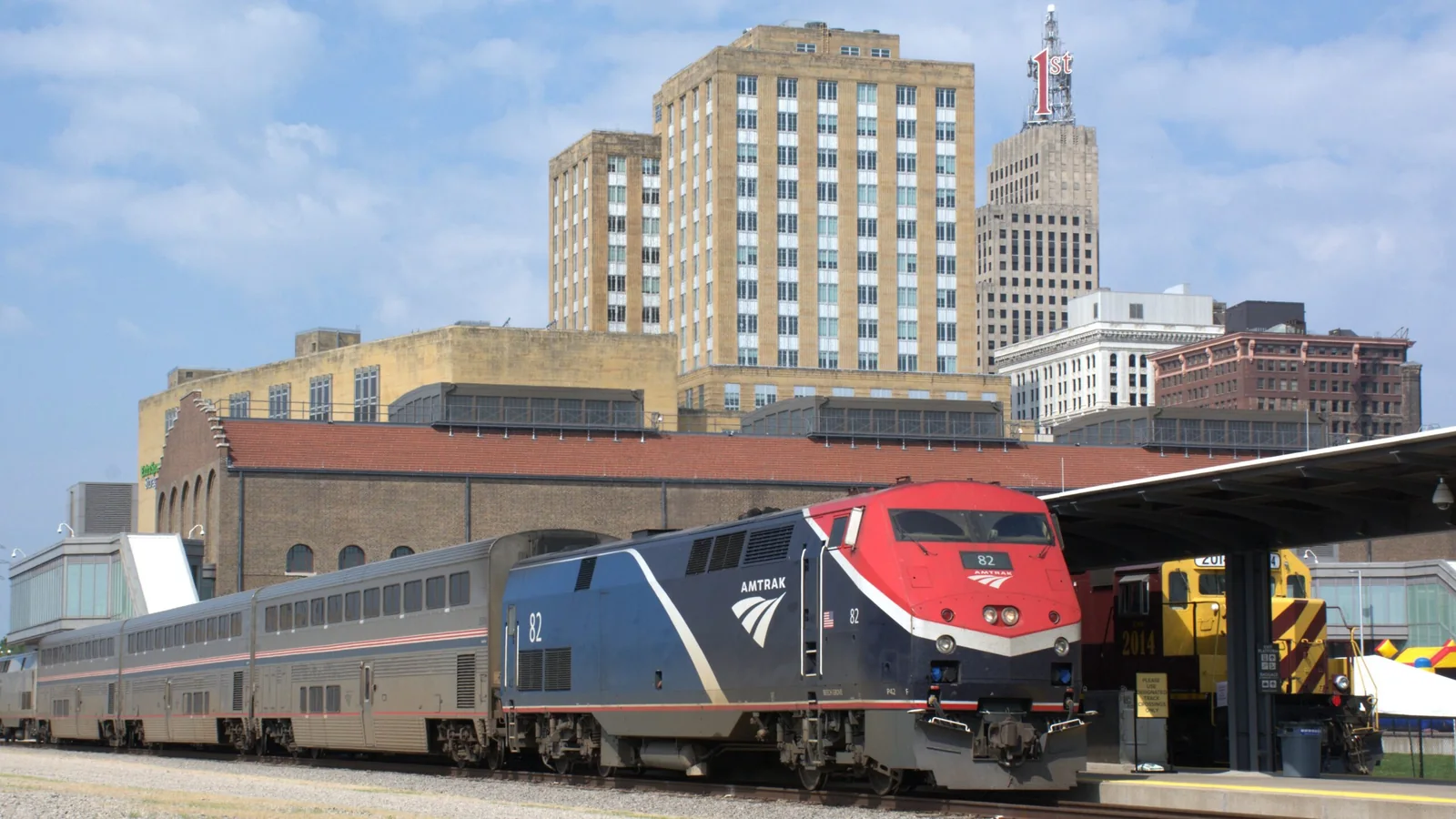 Amtrak Borealis train with locomotive 82 at St. Paul Union Depot